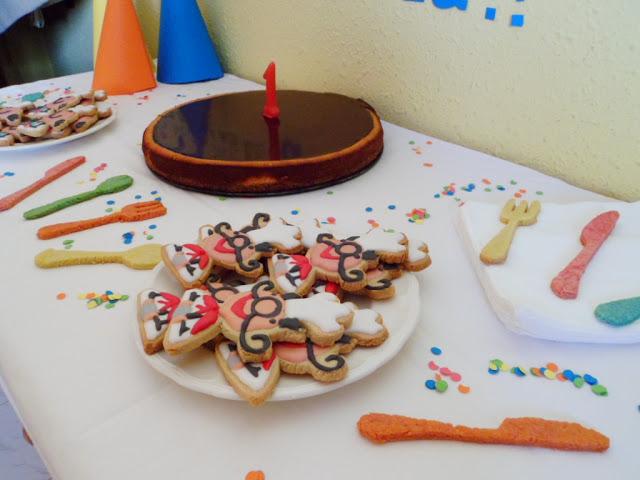 CUMPLIMOS UN AÑITO CUMPLIMOS UN AÑITO