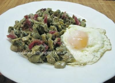 HABAS FRITAS, CON JAMÓN SERRANO Y HUEVO HABAS FRITAS, CON JAMÓN SERRANO Y HUEVO