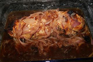 Pechuga de Pavo Rellena con Salsa de Ciruelas Pasa y Patata asada Pechuga de Pavo Rellena con Salsa de Ciruelas Pasa y Patata asada