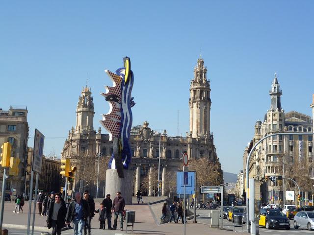 BARCELONA...EDIFICIO DE CORREOS, Y...HERMES, EL MENSAJERO DE LOS DIOSES EN UNAS PINTURAS EN SUS TECHOS...20-05-2013...