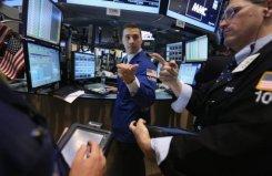 Corredores de Bolsa trabajando en la mañana de este 20 de mayo de 2013 en Nueva York.