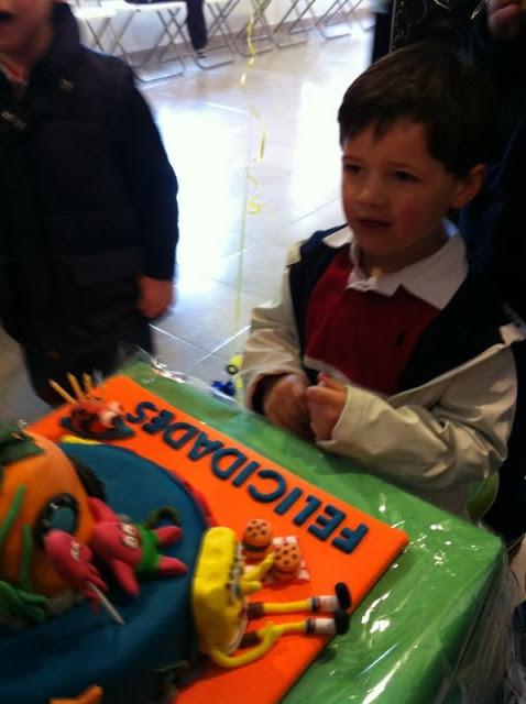 ¿Quién vive en el fondo del mar? BOB ESPONJAAAAAAAAA ¿Quién vive en el fondo del mar? BOB ESPONJAAAAAAAAA