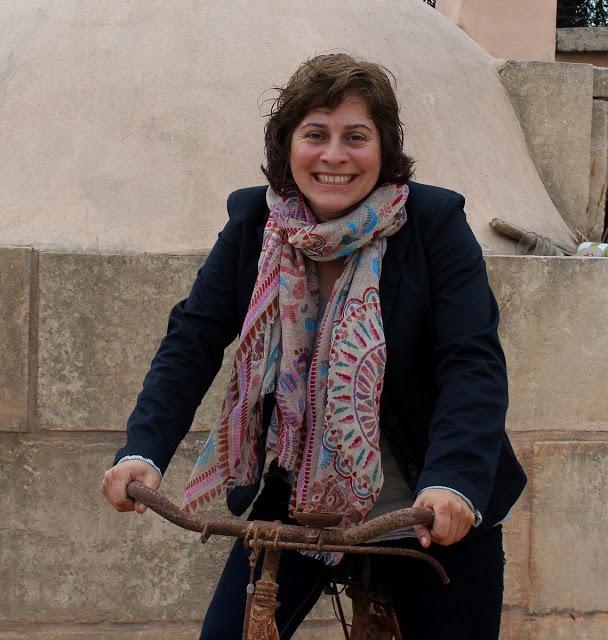 Look pseudo informal Look pseudo informal