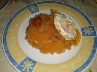 PATATAS REVOLCONAS CON HUEVOS FRITOS