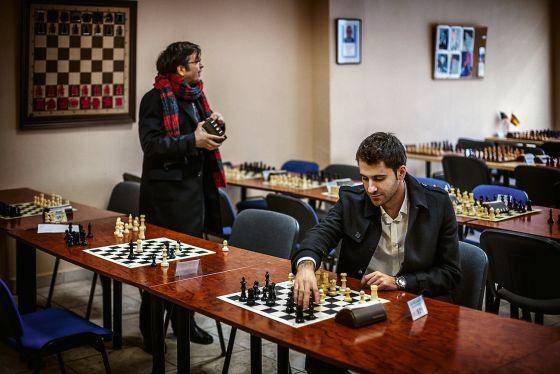 Jóvenes a la espera Jóvenes a la espera