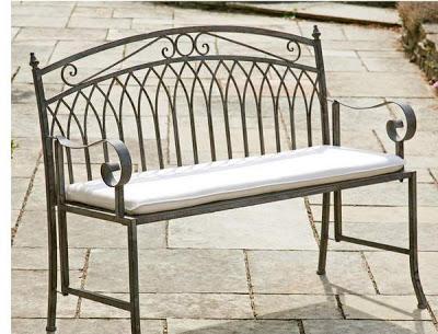 Decorar un banco de jardín Hacer un cojín para el banco del jardín