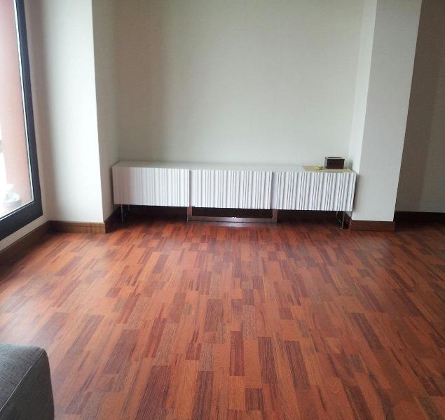 Tú Preguntas!! Librería estilo étnico/colonial en un salón de línea moderna Tú Preguntas!! Librería estilo étnico/colonial en un salón de línea moderna