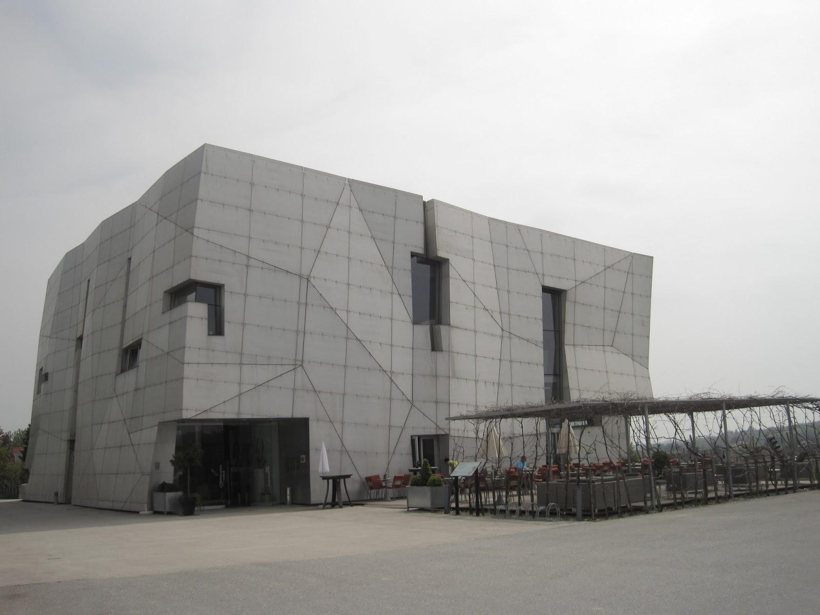 Between grapes_ Winery Steven Holl in Langenlois, Niederösterreich