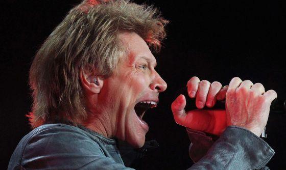 Bon Jovi la emprende a reproches con Justin Bieber