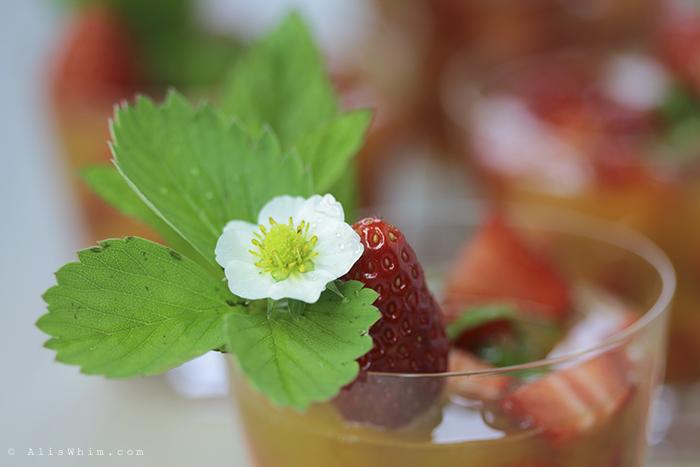 Fresas con zumo de naranja y jarabe de arce strawberries and orange