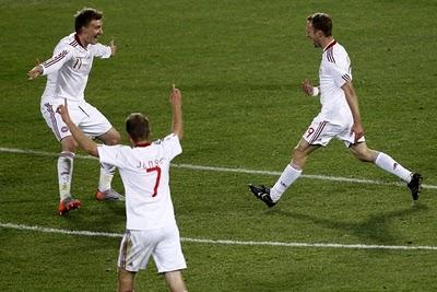 SUDÁFRICA 2010: UNO SUEÑA, EL OTRO SE VUELVE A CASA SUDÁFRICA 2010: UNO SUEÑA, EL OTRO SE VUELVE A CASA