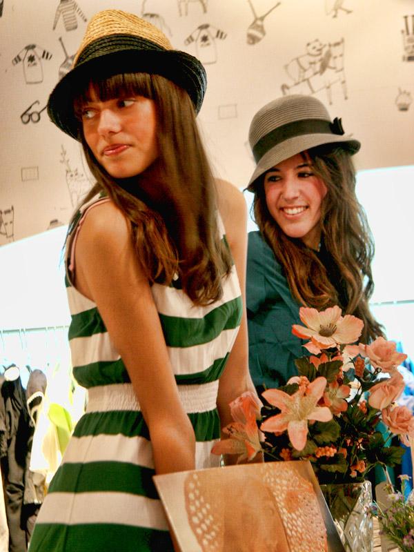 shopping tour en kling (triball)... con andrea y elena shopping tour en kling (triball)... con andrea y elena