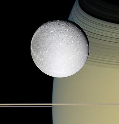 -DIONE-SATELITE NATURAL DE SATURNO-