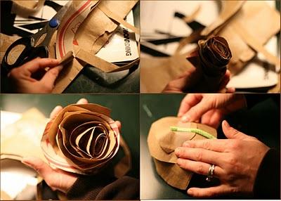 Un ramo de flores con una bolsa de papel Un ramo de flores con una bolsa de papel