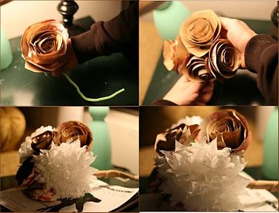 Un ramo de flores con una bolsa de papel Un ramo de flores con una bolsa de papel