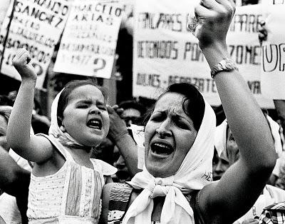 PHOTOESPAÑA 2010: Adriana Lestido muestra las otras caras de las relaciones humanas con Amores difíciles