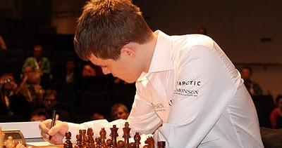 Carlsen gana el Torneo Regilor 2010 R10