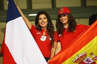 España gana a Chile injustamente y pasa primero de grupo justamente