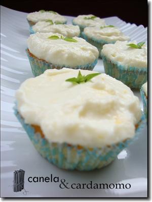 Frame_DSC02757 Cupcakes de piña con cobertura de crema de limón