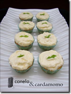 Frame_DSC02738 Cupcakes de piña con cobertura de crema de limón