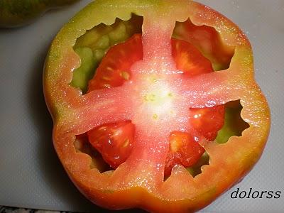 TOMATES MONTSERRAT RELLENOS DE CUSCUS Y GAMBAS TOMATES MONTSERRAT RELLENOS DE CUSCUS Y GAMBAS