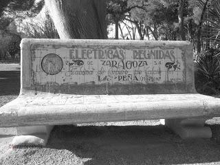 Banco patrocinado del Jardín Botánico de Zaragoza