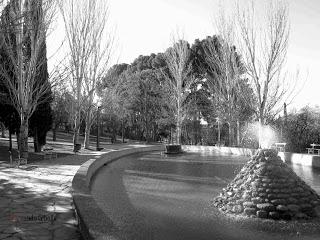 Fuente oval, junto a la Avenida de Los Plátanos