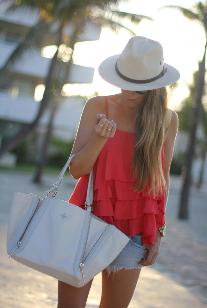 FIRST DAY IN BAHAMAS WITH REVOLVE Revolve Clothing top Mónica Sors Fashiolista Secret Summer Blogger (4)