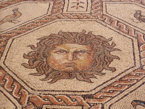 Mosaico de una cabeza de gorgona del MAN