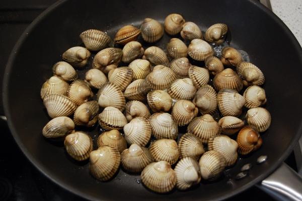 Fideuá de berberechos paso a paso Fideuá de berberechos paso a paso