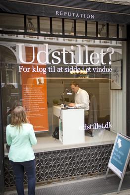 Desempleados expuestos en escaparates Desempleados expuestos en escaparates