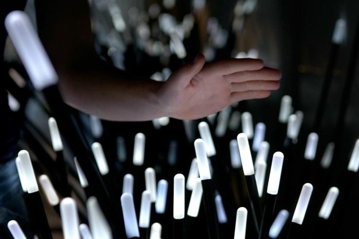 Curiosidades: INSTALACIONES INTERACTIVAS Daan Roosegaarde, Dune, 2006-2013, la instalación interactiva con LEDs. Foto: Studio Roosegaarde