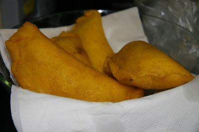 Empanadas Colombianas con Aji : Colombian food
