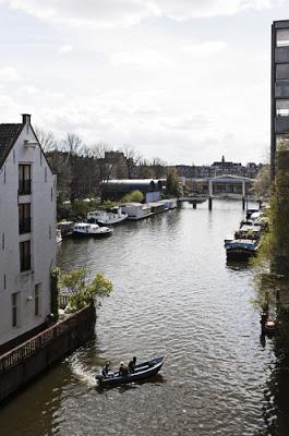 Apartamento bohemio con vistas a los canales en el centro de Amsterdam.