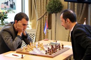 Leinier Domínguez: historia de un campeón cubano y la moringa El cubano Leinier Domínguez superó a Veselin Topalov en el juego más largo del día terminando el torneo con 11.08 puntos. Foto: FIDE