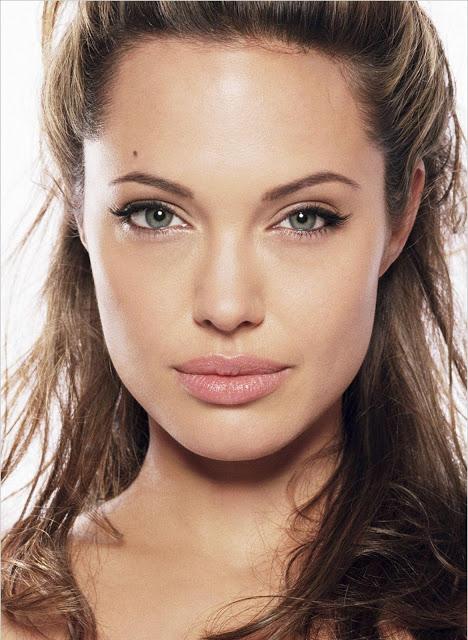 Hoy cumple años : Angelina Jolie.