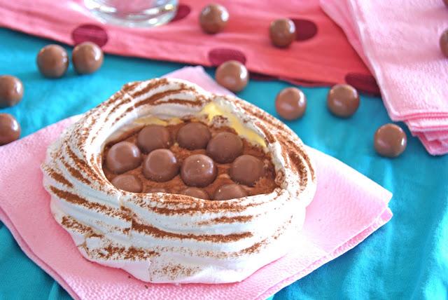 Nidos de merengue con maltesers