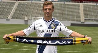 ROBBIE ROGERS, EL JUGADOR QUE SALIÓ DEL ARMARIO, REGRESA AL FÚTBOL Y JUGARÁ EN LOS GALAXY ROBBIE ROGERS, EL JUGADOR QUE SALIÓ DEL ARMARIO, REGRESA AL FÚTBOL Y JUGARÁ EN LOS GALAXY