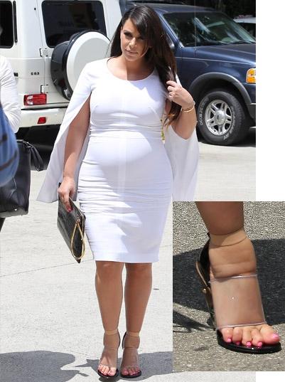 ¿A sus pies? ¿A sus pies?