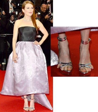 ¿A sus pies? ¿A sus pies?