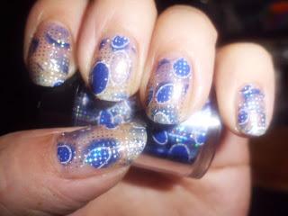 Manicura burbujas azules. Manicura burbujas azules.