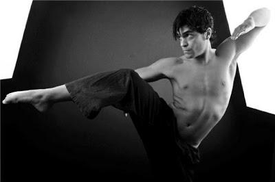 ENTREVISTA: JUANJO HINOJOSA (BAILARÍN Y COREOGRAFO) ENTREVISTA: JUANJO HINOJOSA (BAILARÍN Y COREOGRAFO)