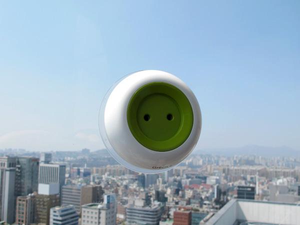 Window Socket, el enchufe solar Window Socket, el enchufe solar