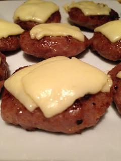 MINI HAMBURGUESAS CON QUESO MINI HAMBURGUESAS CON QUESO