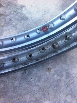 Puliendo las llantas Puliendo las llantas