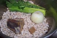 ALUBIAS CON FIDEOS Y HIERBABUENA ALUBIAS CON FIDEOS Y HIERBABUENA