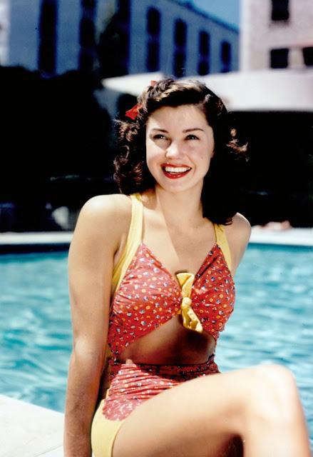 Adiós, Esther Williams Adiós, Esther Williams