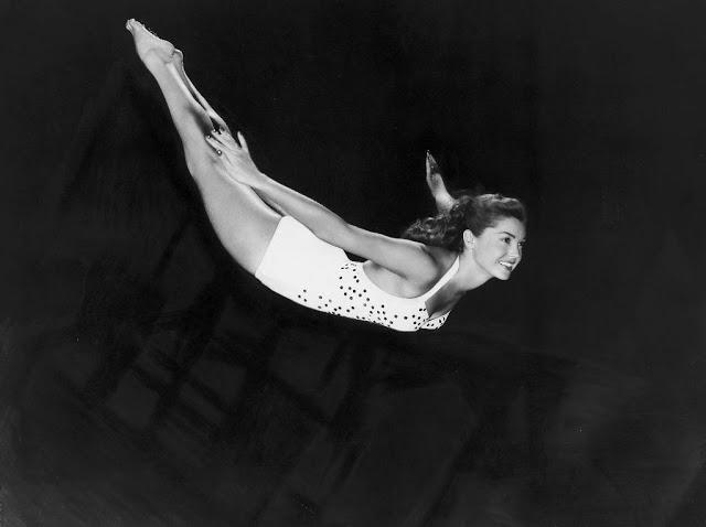Adiós, Esther Williams Adiós, Esther Williams
