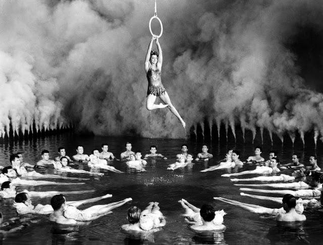 Adiós, Esther Williams Adiós, Esther Williams