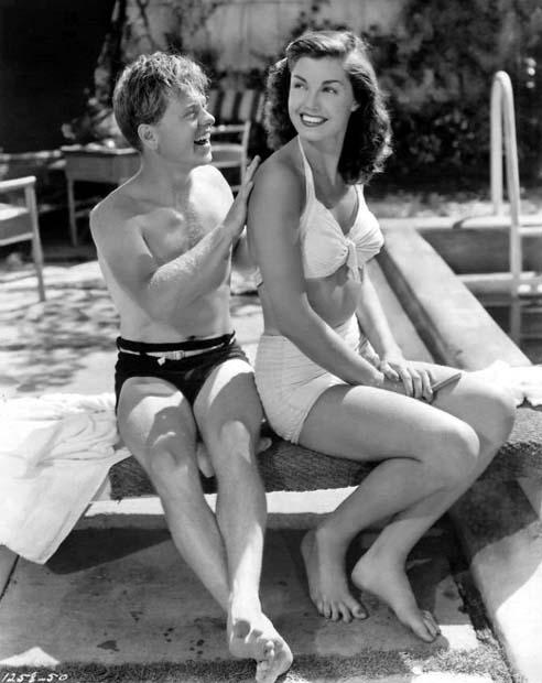 Adiós, Esther Williams Adiós, Esther Williams